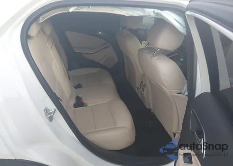 2017 Mercedes-Benz Gla 250 4Matic z USA, uszkodzony, nr VIN WDCTG4GB5HJ340252